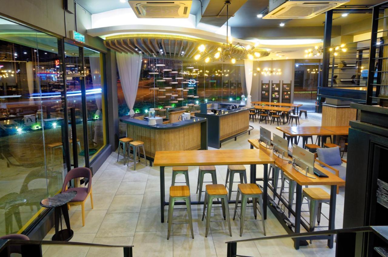 Bulatan Hostel Tanjong Aru Buitenkant foto